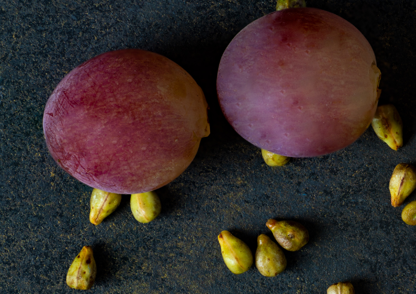 bottle-with-grape-oil-grape-grains-pink-grapes_3.jpg